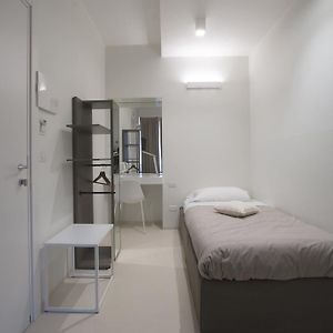Kleine Kamer met een King Size Bed